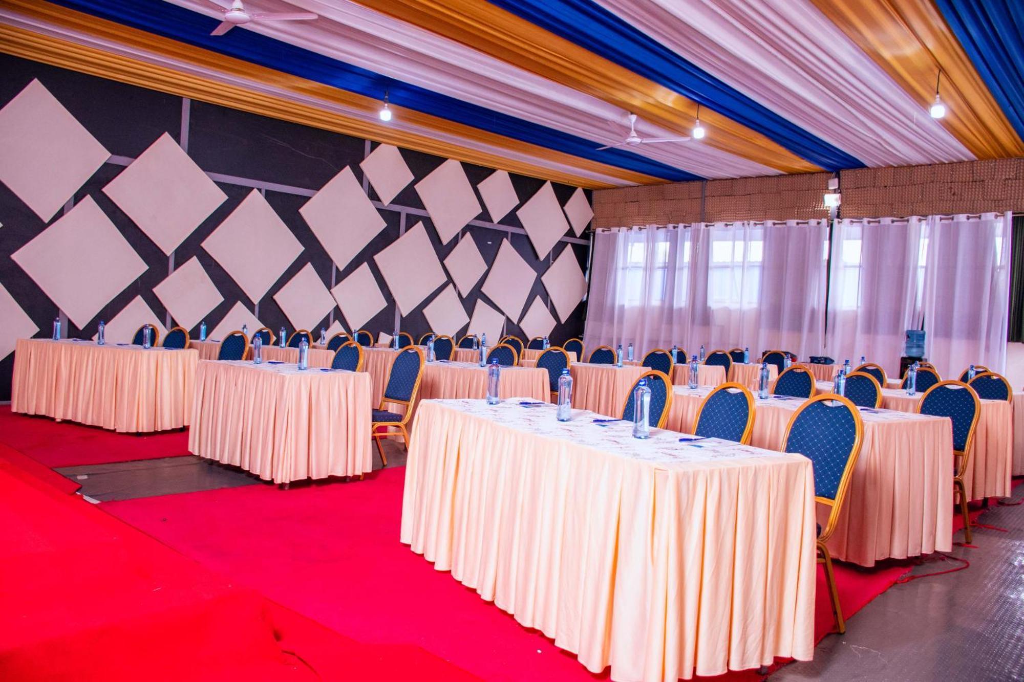 Buraha Zenoni Hotel And Resort Nakuru Exterior photo